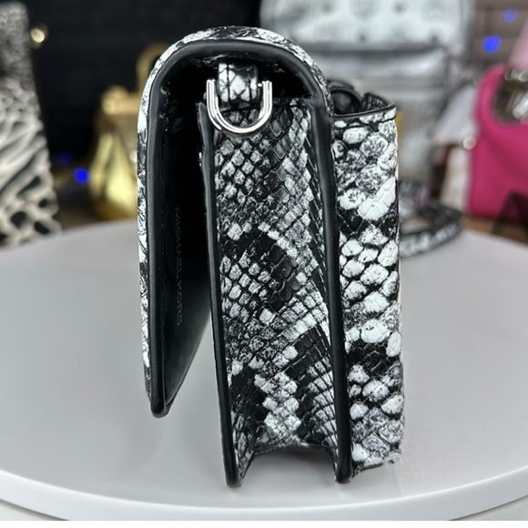 Mk crossbody - Picture 4 of 7